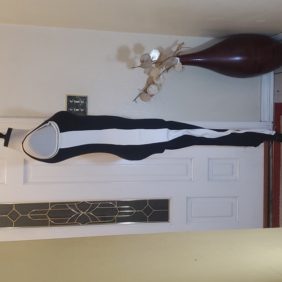 FILA Solid Basic Jumpsuit - Picture 2 of 9